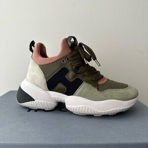 Hogan Accessories Set in Gray and Olive